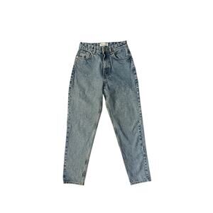 ZARA Women’s Classic Straight Leg Jean in Blue Wash  Size 2